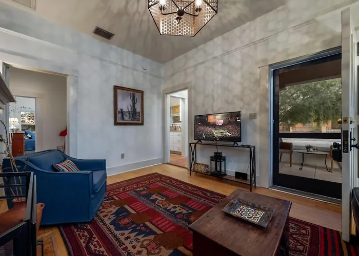 3 Blocks From U Of A - Near 4th Ave - 1 Bedroom 1 Ba *
